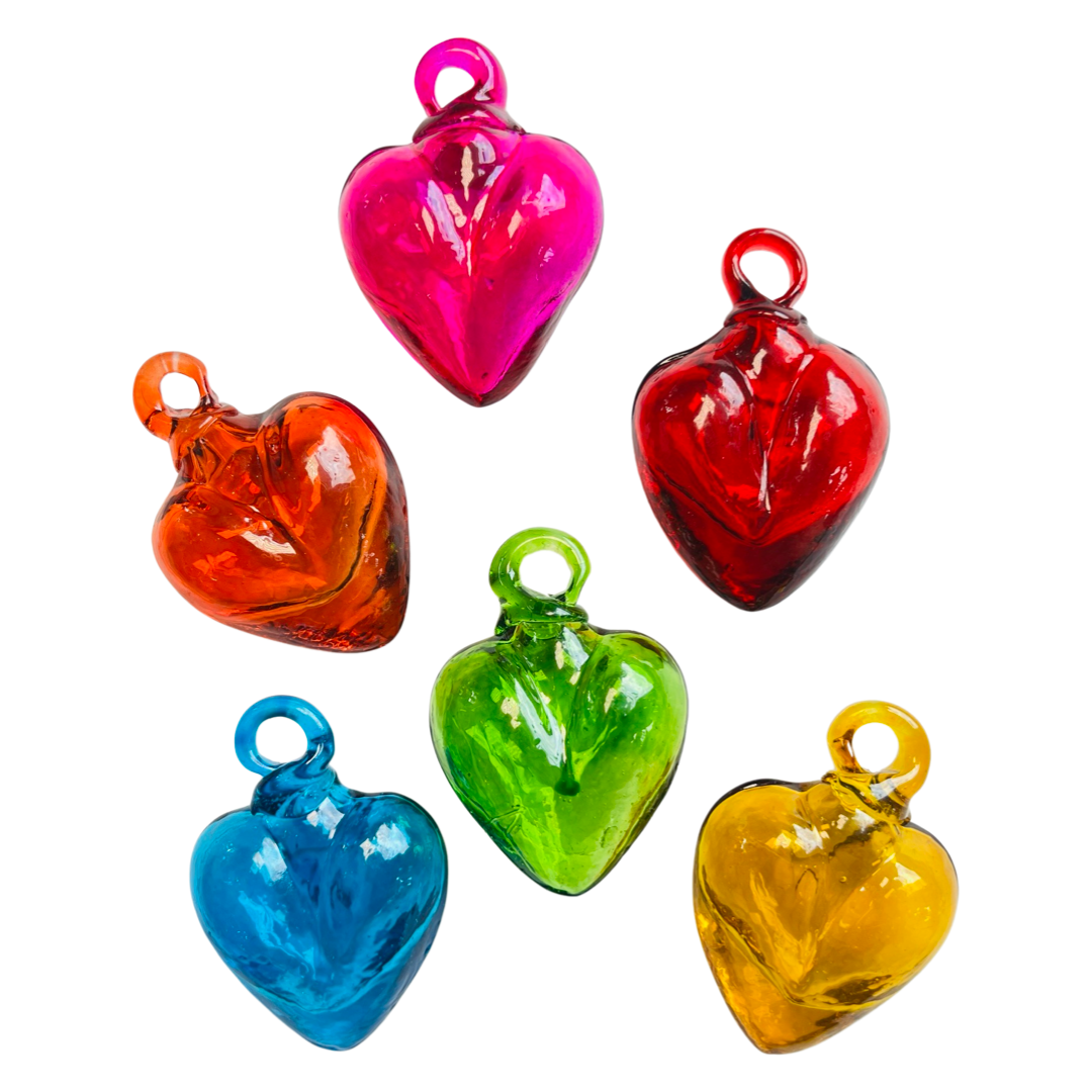 6 glass hearts in the following colors: green, blue, yellow, red, pink and orange