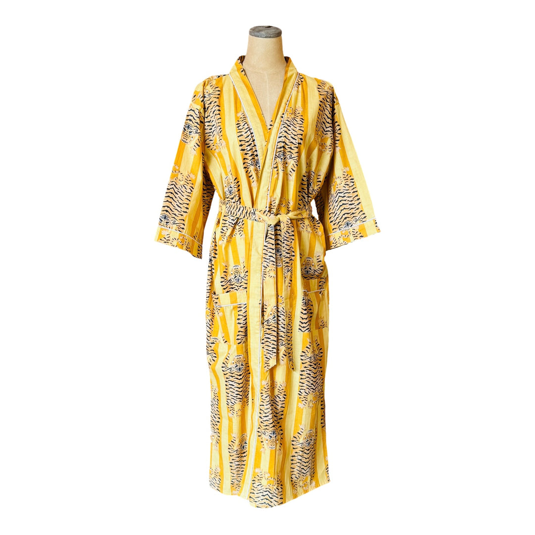 robe with yellow stripes, combined with a tiger motif
