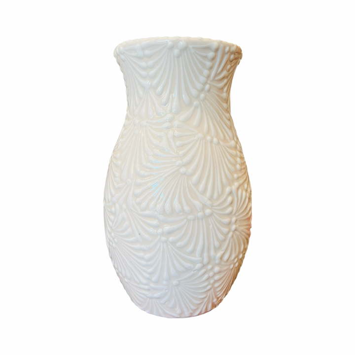Ceramic vase with a cream and white Puebla design