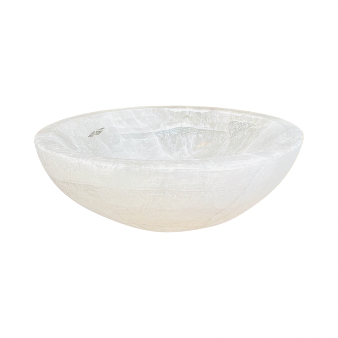Side view of a selenite bowl