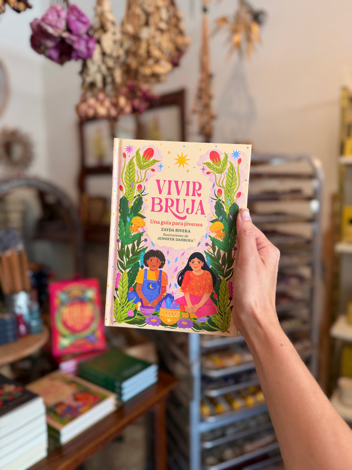 Vivir Bruja (Being Bruja): Una Guía Para Jóvenes - Spanish Edition