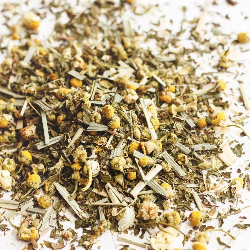 Loose chamomile mint herbal tea blend with dried chamomile flowers and mint leaves.